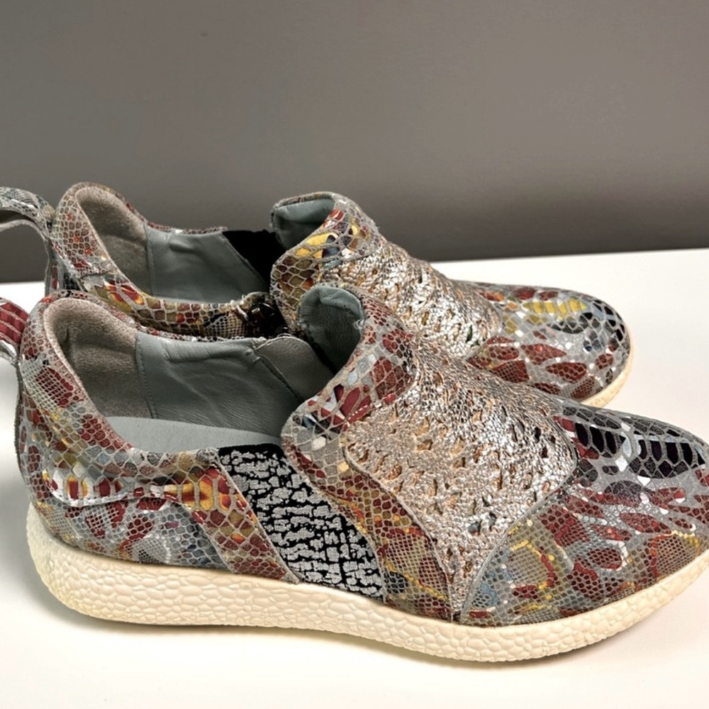 Women’s L’Artiste Keisha Sneakers - Spring Step size 38 or US 8